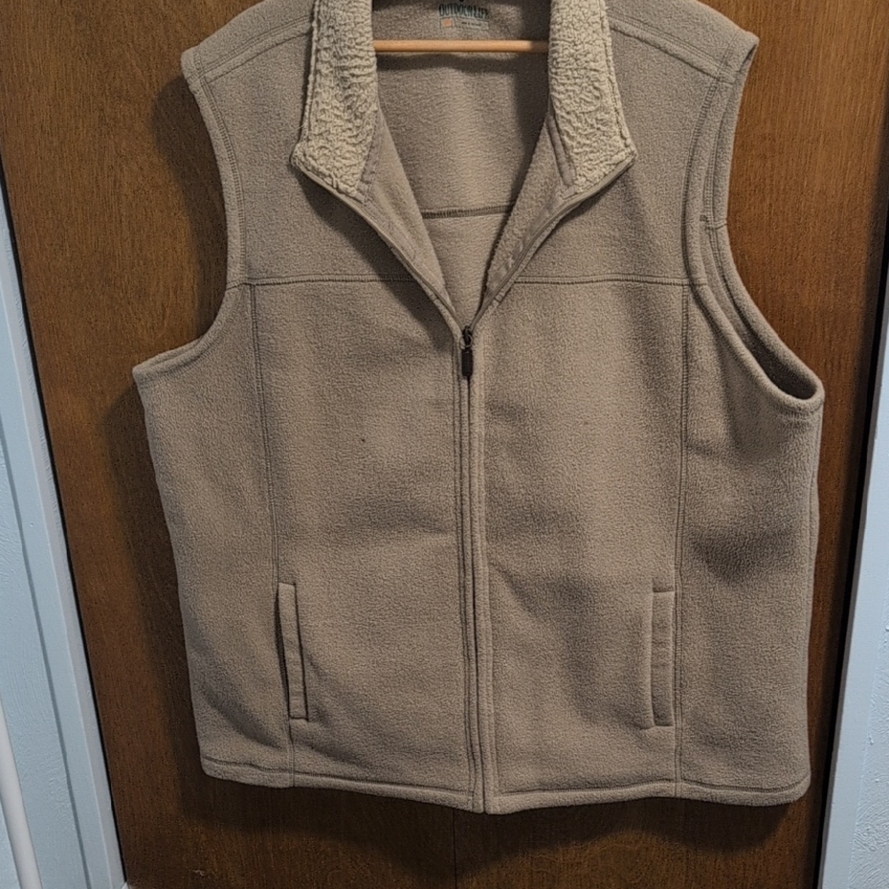 Outdoor Life Men's Tan Fleece Vest